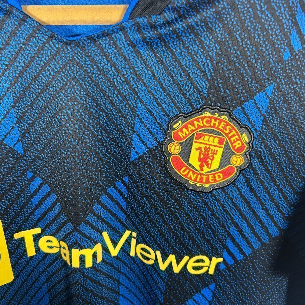 Manchester United third jersey 21/22 - Picture 3 of 8